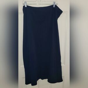 Women's plus size black  skirt, size 22/24.